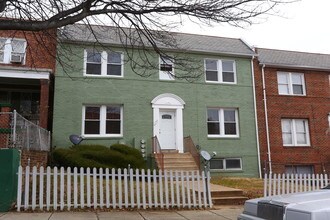 1346 Queen St NE in Washington, DC - Foto de edificio - Building Photo