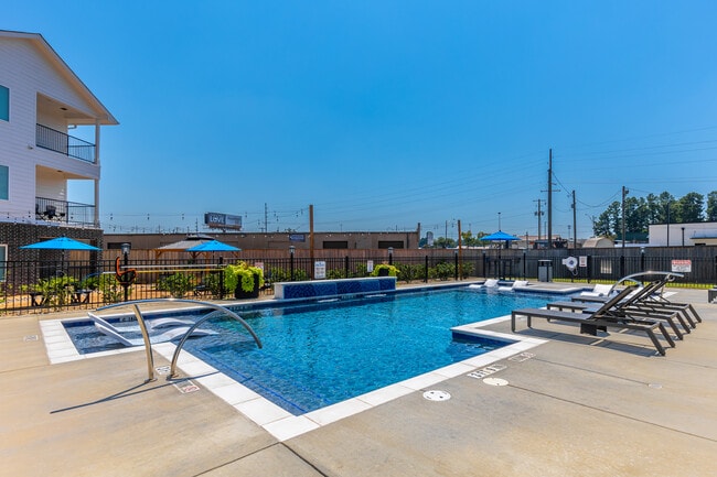 The Residences at Toler in Longview, TX - Foto de edificio - Building Photo