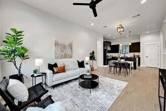 503 Thelma Dr in Austin, TX - Building Photo - Building Photo