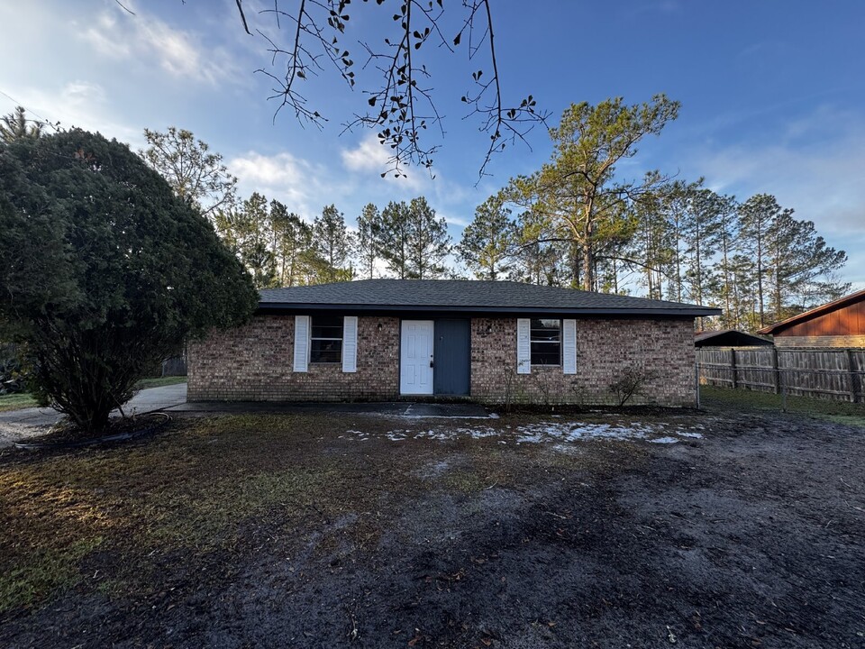 201 Glenn Bryant Rd in Hinesville, GA - Building Photo