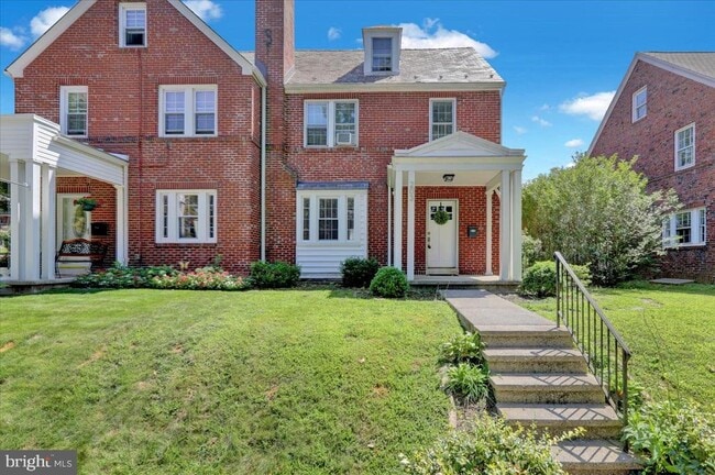 property at 203 S 7th Ave