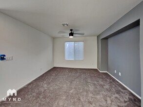 8044 Mercury Skye St in Las Vegas, NV - Foto de edificio - Building Photo