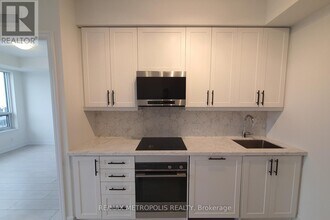 30 Elm Dr W in Mississauga, ON - Building Photo - Building Photo