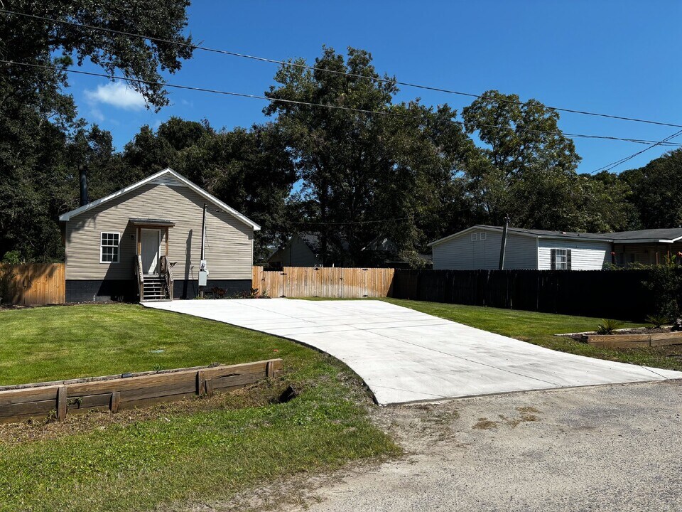 1030 Greenhill Rd in Charleston, SC - Building Photo