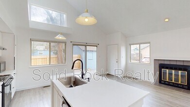 128 W Cheyenne Rd in Colorado Springs, CO - Building Photo - Building Photo