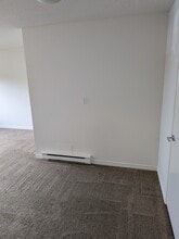 575 Marifield Ave in Victoria, BC - Building Photo - Building Photo