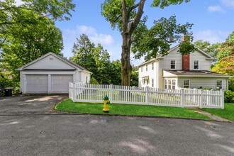 108 Greenacres Ave in White Plains, NY - Building Photo - Building Photo