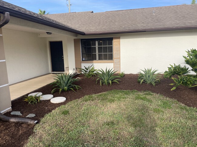727 Tuxford Dr in Sarasota, FL - Building Photo - Building Photo