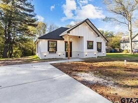 1204 Poplar St in Marshall, TX - Building Photo