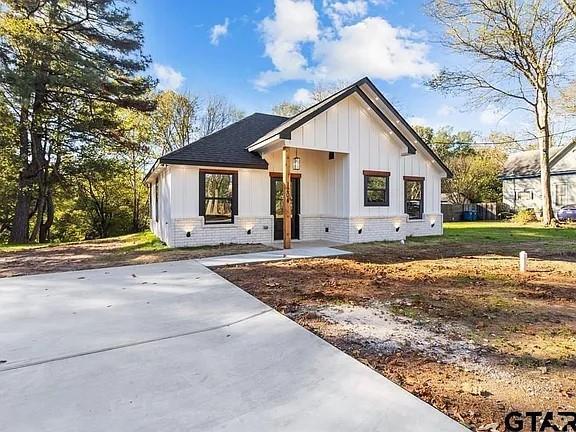 property at 1204 Poplar St