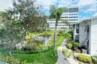 1055 W Peppertree Dr in Sarasota, FL - Building Photo - Building Photo