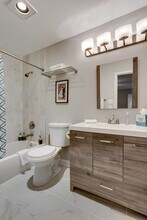 226 S Hoyne Ave in Chicago, IL - Building Photo - Building Photo