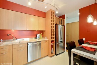 260 E Chestnut St in Chicago, IL - Building Photo - Building Photo