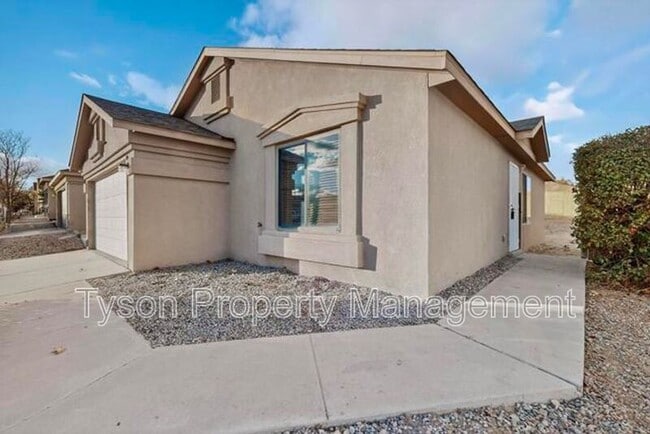 11015 Connemara Dr SW in Albuquerque, NM - Building Photo - Building Photo
