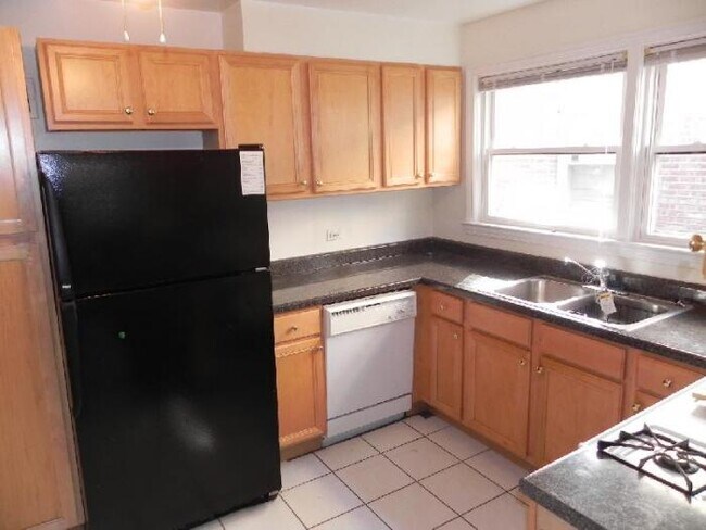 8130 Knox Ave in Skokie, IL - Building Photo - Building Photo