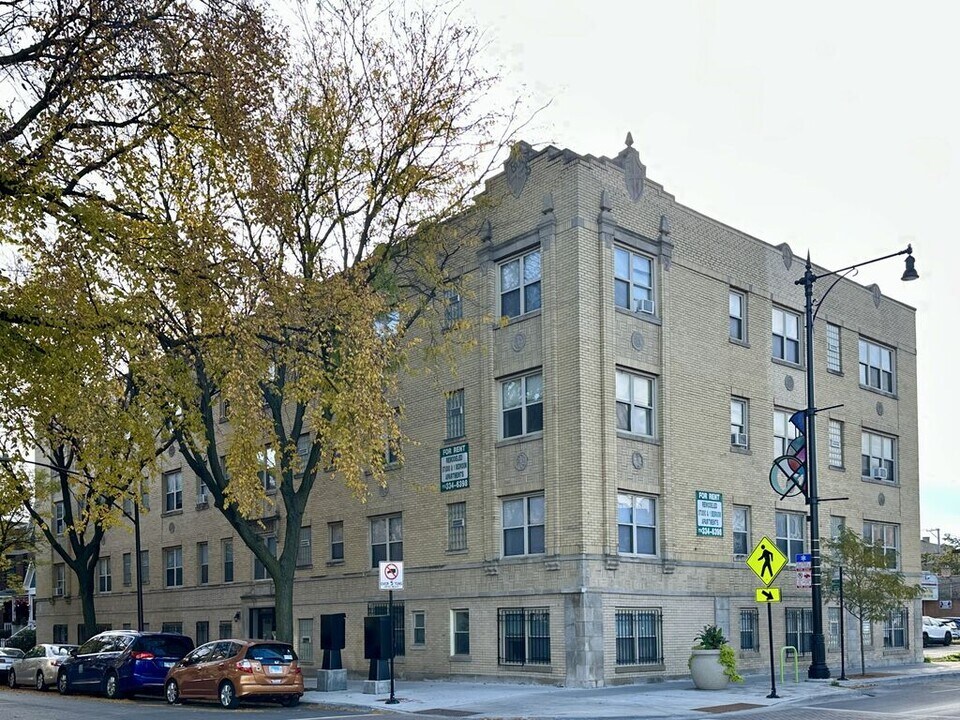 4756 N Maplewood Ave in Chicago, IL - Building Photo