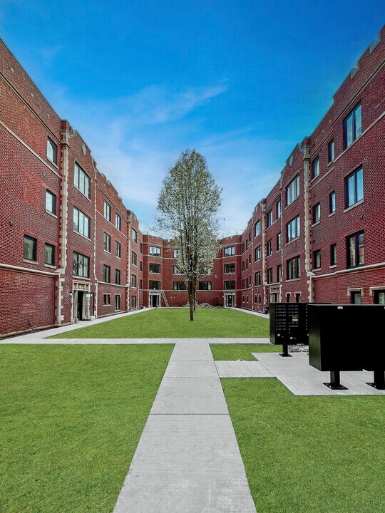 1341 W Estes Ave in Chicago, IL - Building Photo
