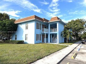 4951 Wedgewood Way, Unit 1 in West Palm Beach, FL - Building Photo