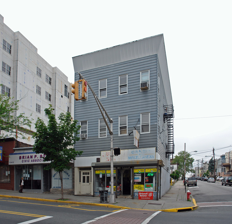 1200 Summit Ave in Union City, NJ - Building Photo