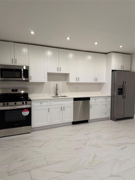 1851 NE 62nd St, Unit 502 in Fort Lauderdale, FL - Building Photo