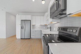 100 Mockingbird Ln W in Austin, TX - Building Photo - Building Photo