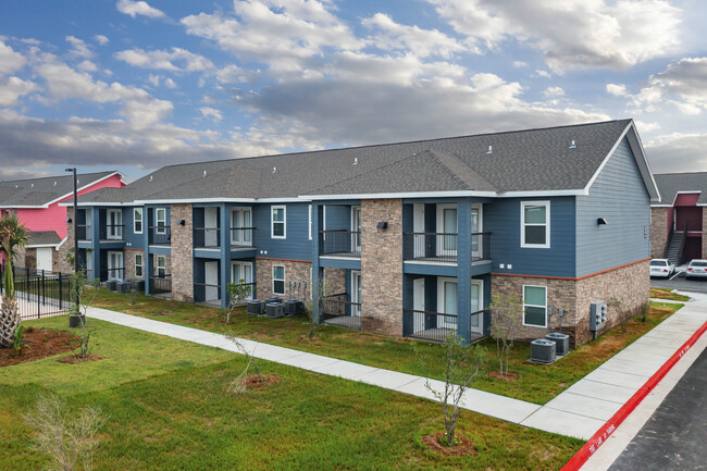 Hacienda San Miguel in Donna, TX - Foto de edificio - Building Photo