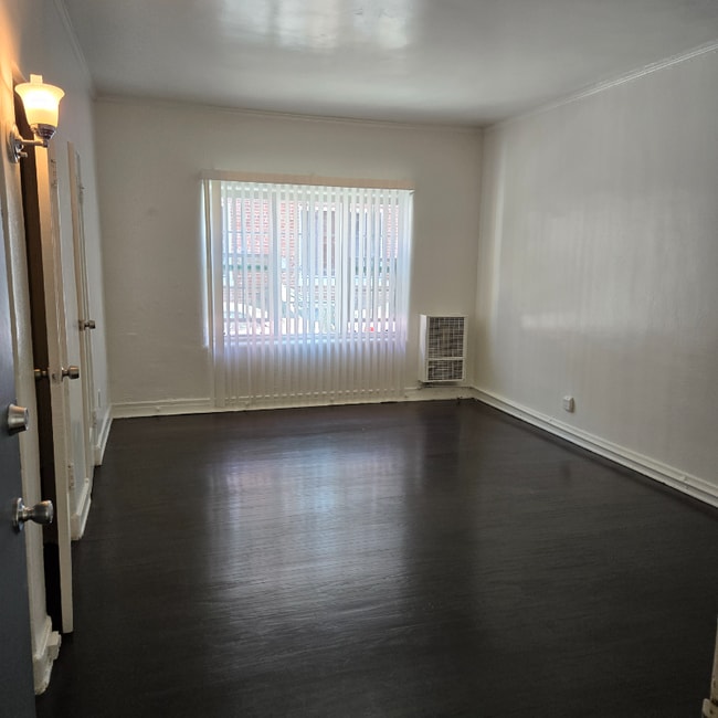 property at 636 N Plymouth Blvd