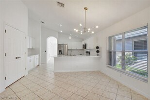 87 Burnt Pine Dr in Naples, FL - Building Photo