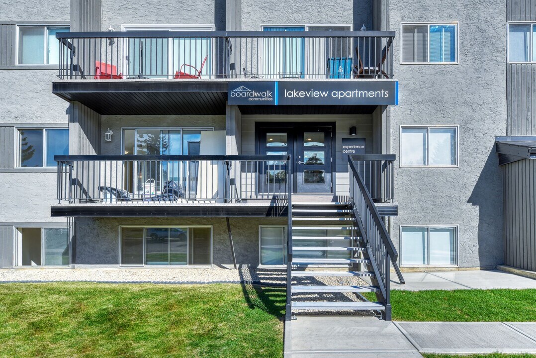 Lakeview Apartments in Calgary, AB - Building Photo