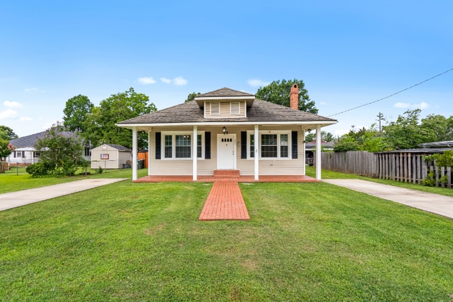 property at 302 N 10th St