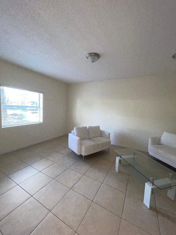 2312 SE 24th Ave in Homestead, FL - Building Photo - Building Photo