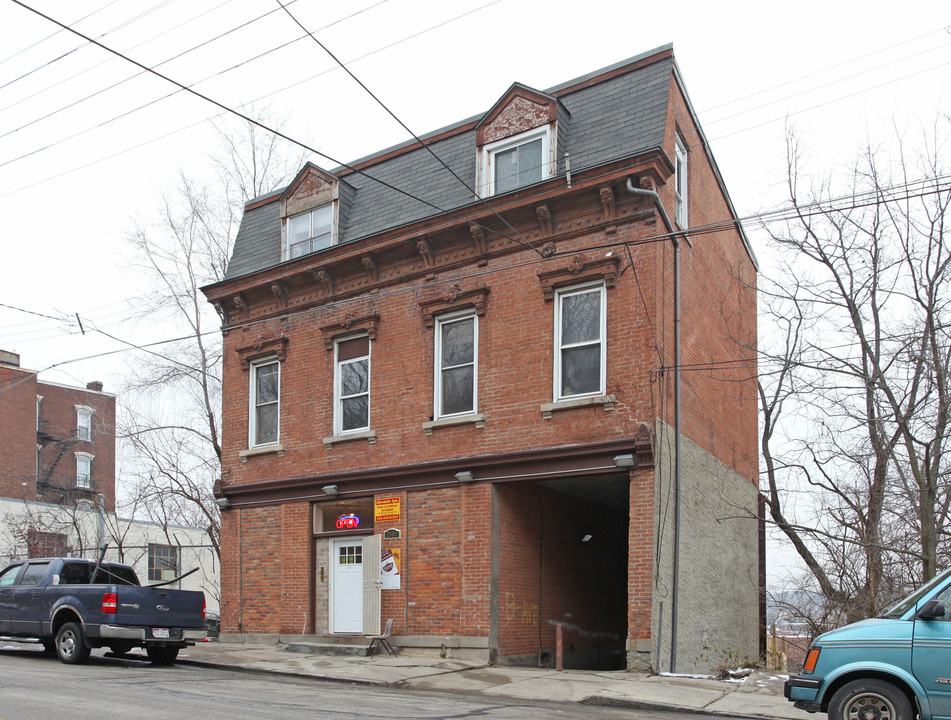 2556 Beekman St in Cincinnati, OH - Building Photo