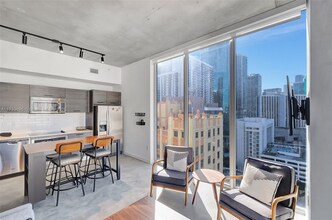151 SE 1st St, Unit 15011 in Miami, FL - Foto de edificio - Building Photo