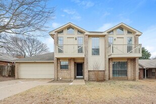 216 Mesa Wood Dr in Glenn Heights, TX - Building Photo