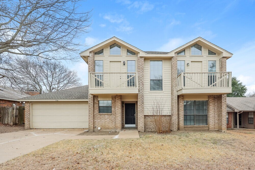 216 Mesa Wood Dr in Glenn Heights, TX - Foto de edificio