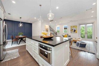 2825 Hicks St in Houston, TX - Building Photo - Building Photo