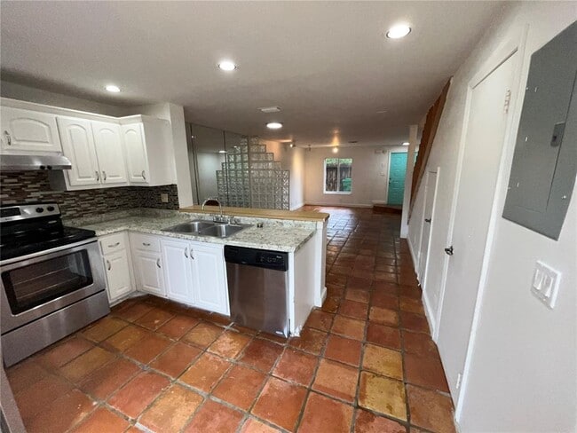 5176 S University Dr in Davie, FL - Building Photo - Building Photo