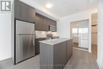 3006 William Cutmore Blvd in Oakville, ON - Building Photo - Building Photo