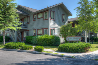 Aspen Meadows Apartments in Jackson, WY - Foto de edificio - Building Photo