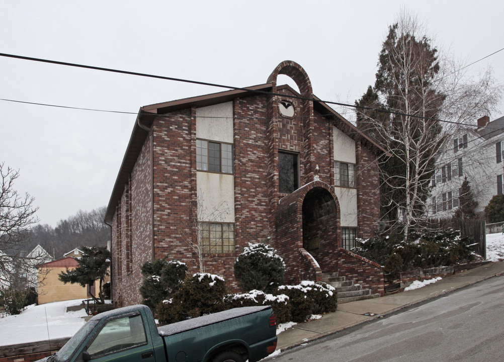 421 26th Ave in McKeesport, PA - Building Photo