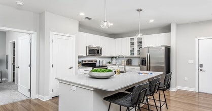 Aviation Crossing Apartments in Morrisville, NC - Foto de edificio - Building Photo