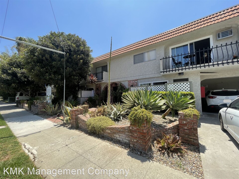 11970 Iowa Ave in Los Angeles, CA - Building Photo