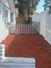 1233 Grove St in Clearwater, FL - Foto de edificio - Building Photo