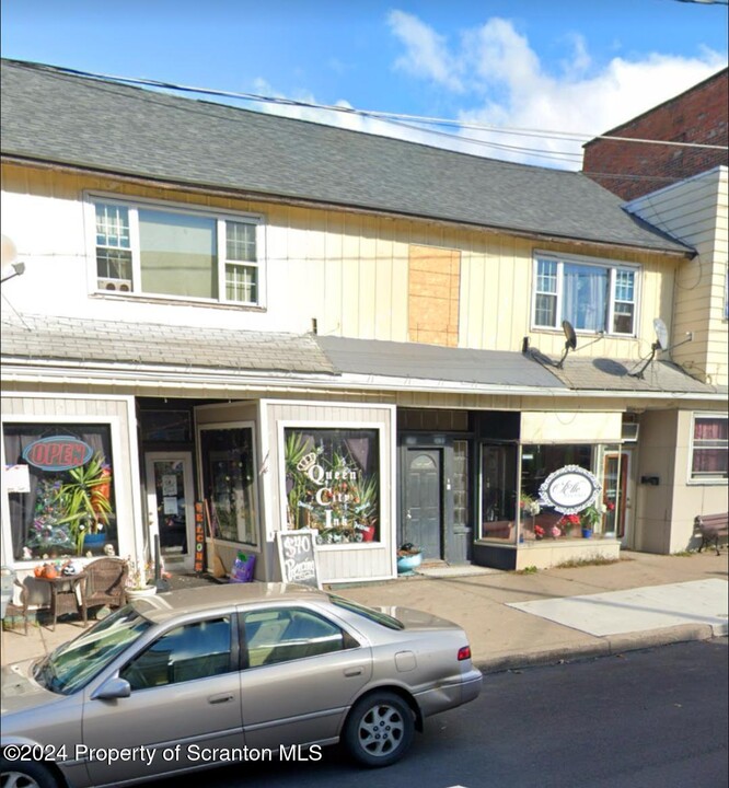 408 W Lackawanna Ave in Olyphant, PA - Building Photo