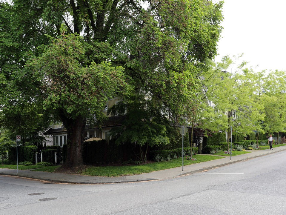 1626 Arbutus St in Vancouver, BC - Building Photo