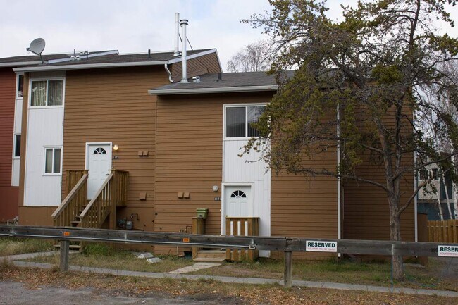 Greenstone Place in Yellowknife, NT - Building Photo - Building Photo