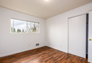 7411 N Fessenden St in Portland, OR - Building Photo - Building Photo