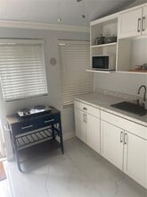 1191 NE 200th St in Miami, FL - Building Photo - Building Photo