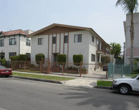 1362 N Serrano Ave in Los Angeles, CA - Building Photo - Building Photo