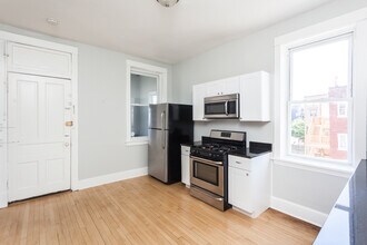 901 N Mozart St, Unit 3 in Chicago, IL - Building Photo - Building Photo